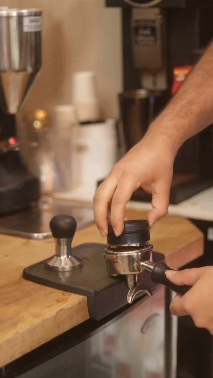 Tamping espresso